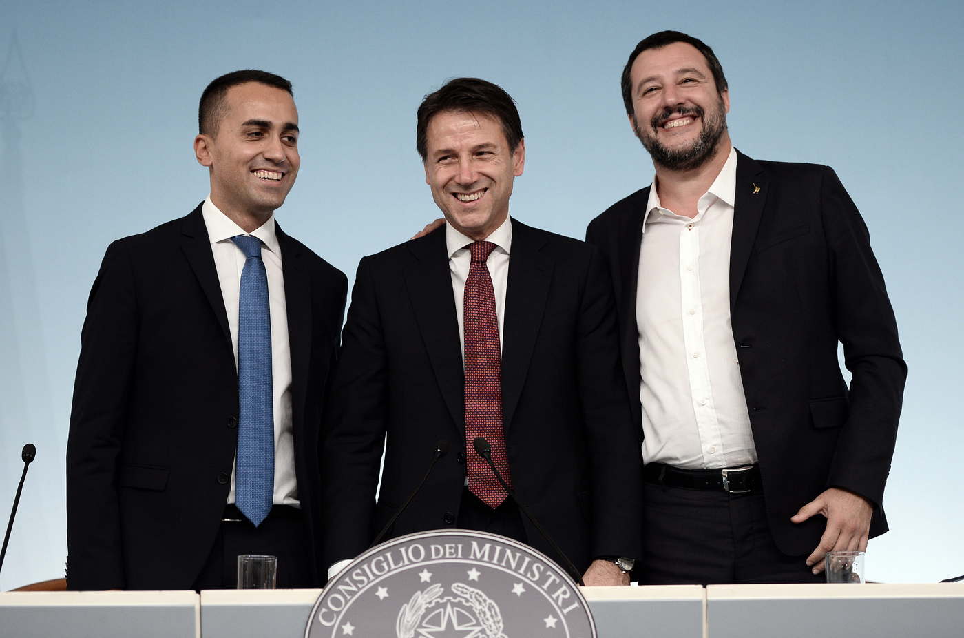 Di Maio, Conte e Salvini in una foto durante il Consiglio dei Ministri