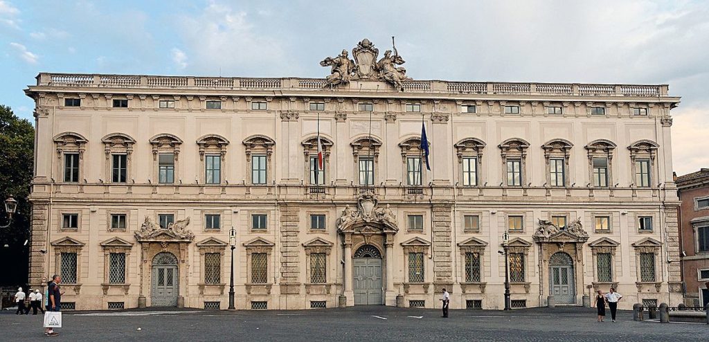 foto della facciata del Palazzo della Consulta di Roma