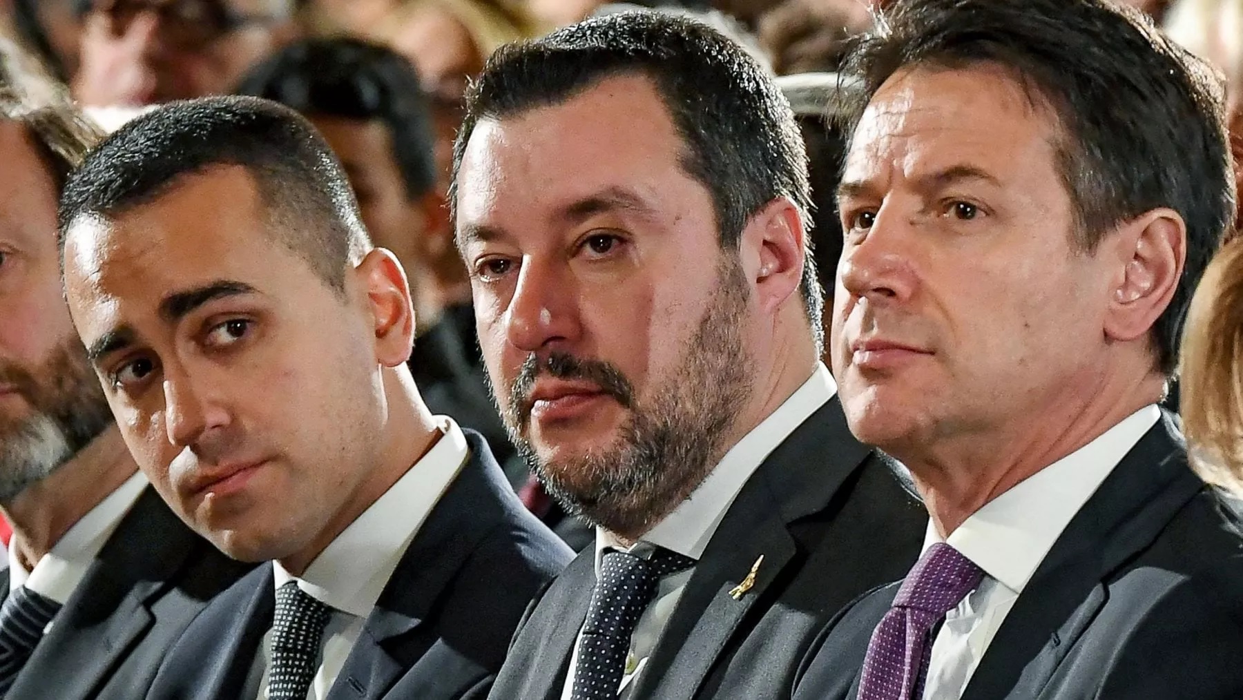 Di Maio, Conte e Salvini in una foto con facce corrucciate